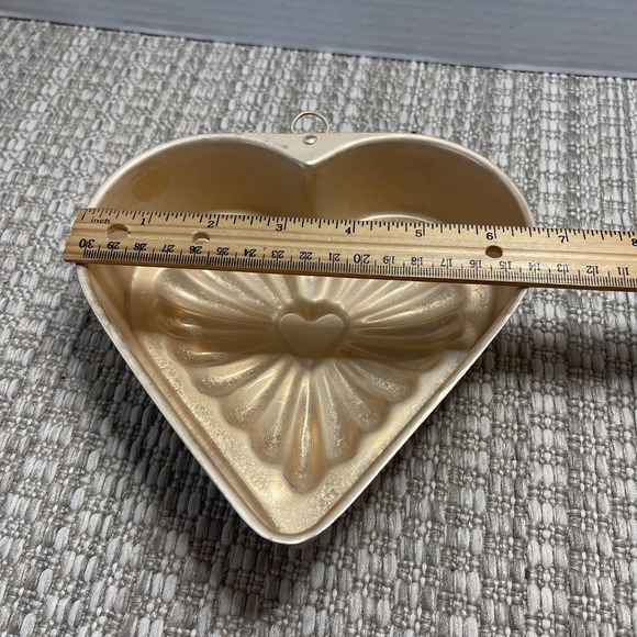Vintage Heart Cake Mold Pan‎ Fluted Valentine's Day Baking Kitchen Decor - Picture 6 of 9